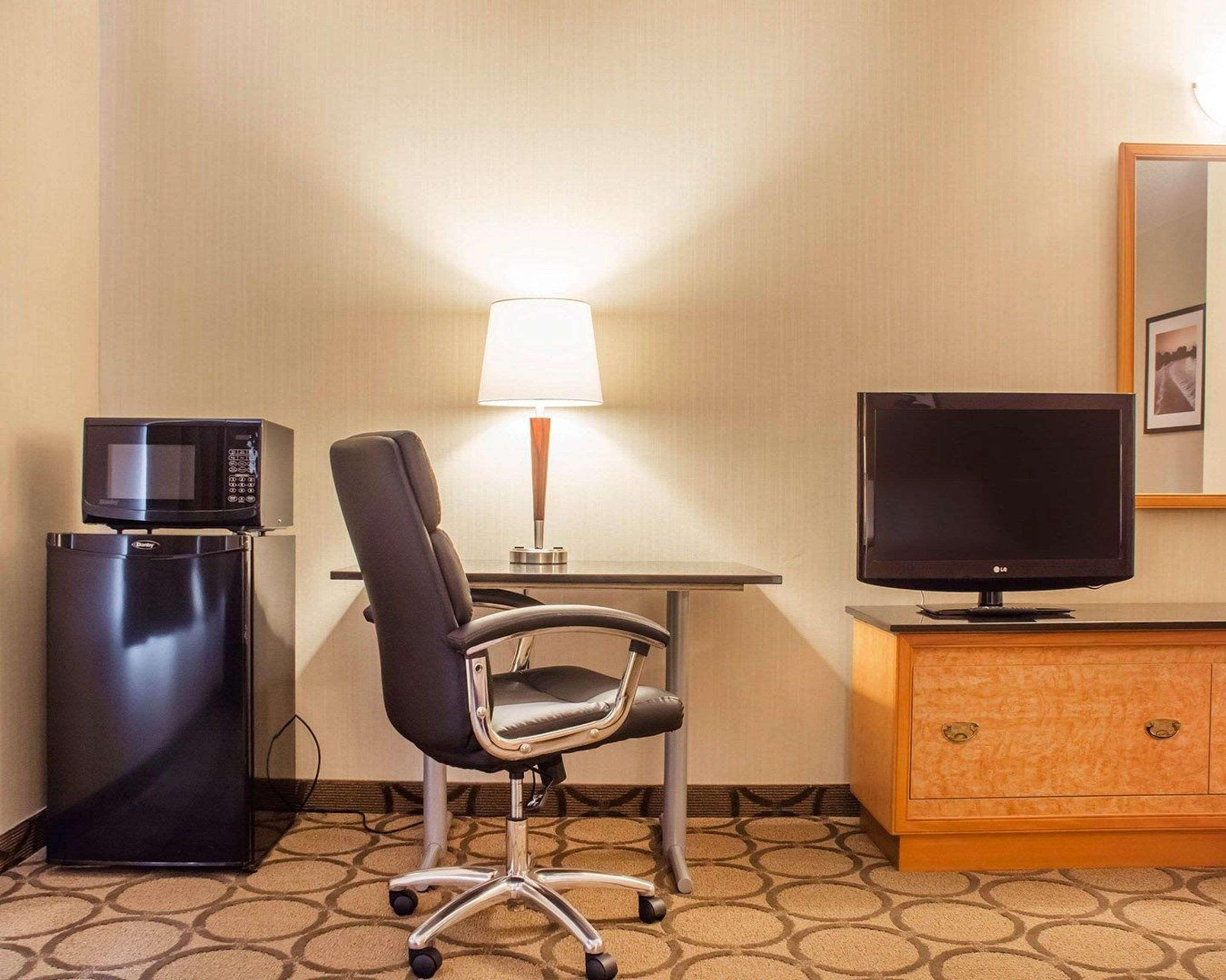 Comfort Inn Брантфорд Екстериор снимка