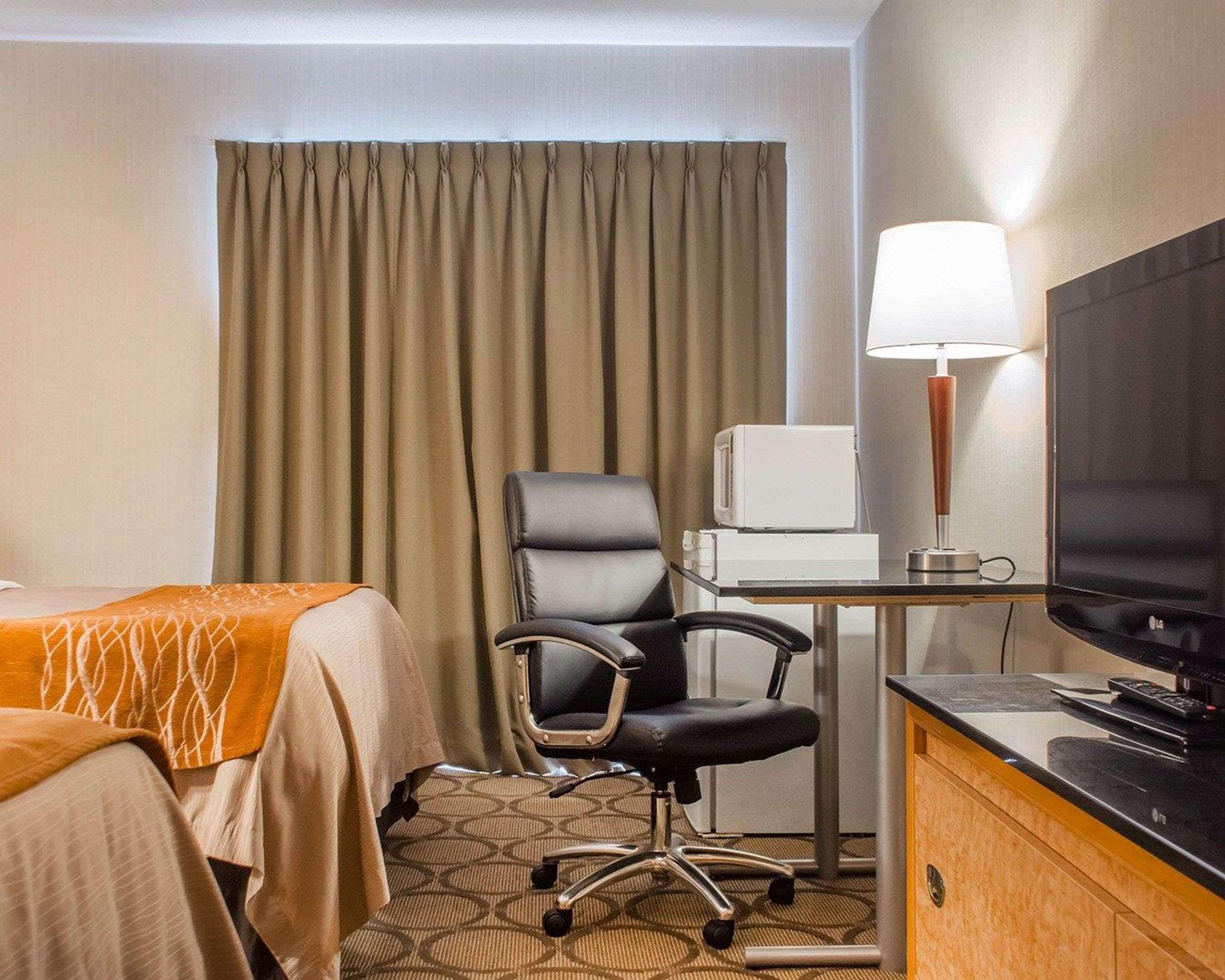 Comfort Inn Брантфорд Екстериор снимка