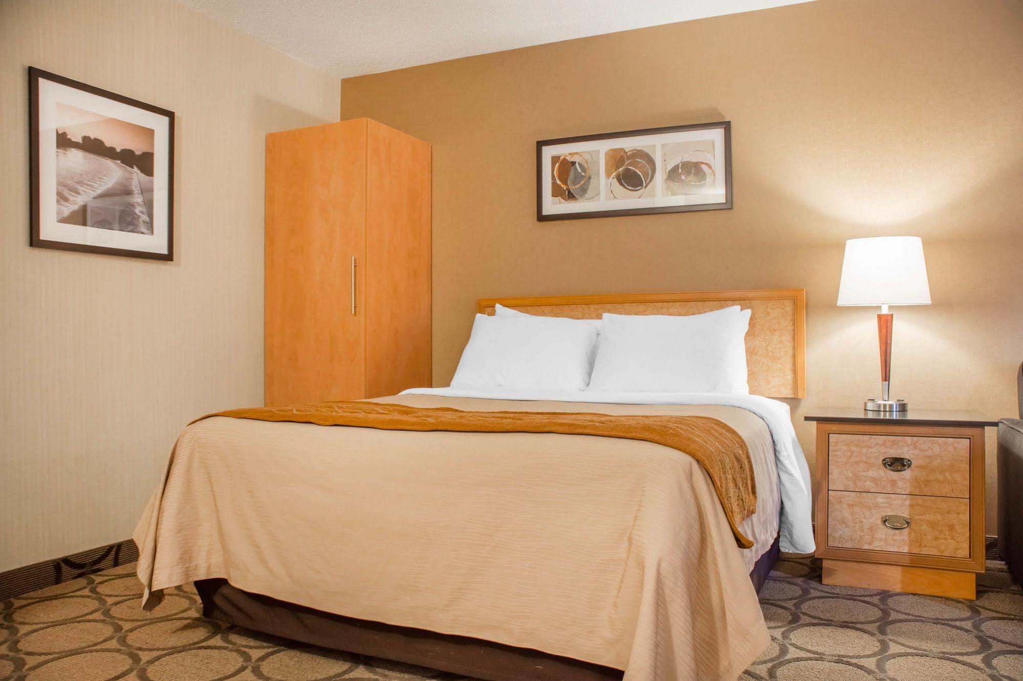 Comfort Inn Брантфорд Екстериор снимка