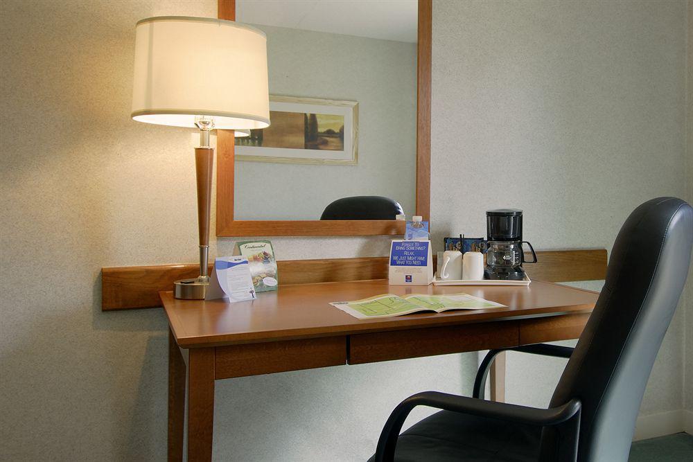Comfort Inn Брантфорд Стая снимка