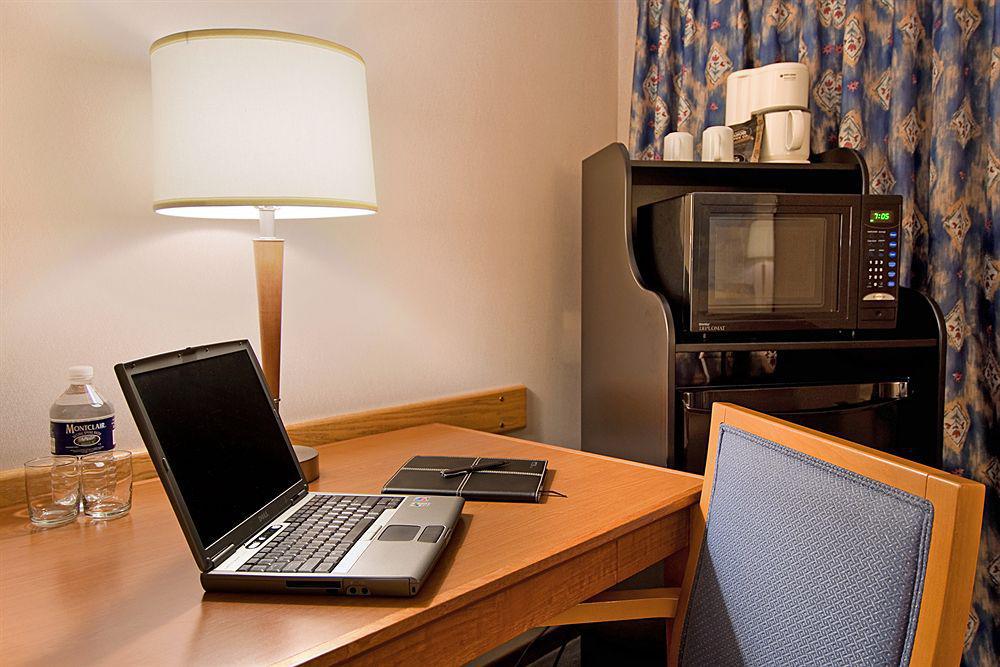 Comfort Inn Брантфорд Екстериор снимка